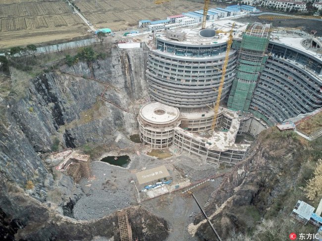 上海“深坑酒店”露真容 The world's first 5-star hotel in a quarry is under construction